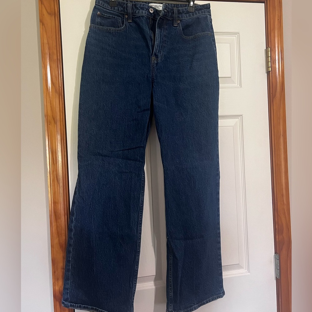 Abercrombie & Fitch High Rise 90's Relaxed curve love Jeans - NWOT